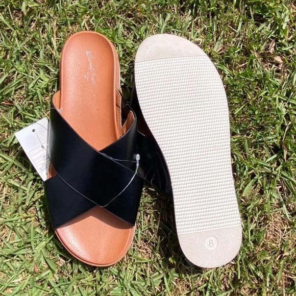 Women’s Universal Thread Sandals - Picture 9 of 9